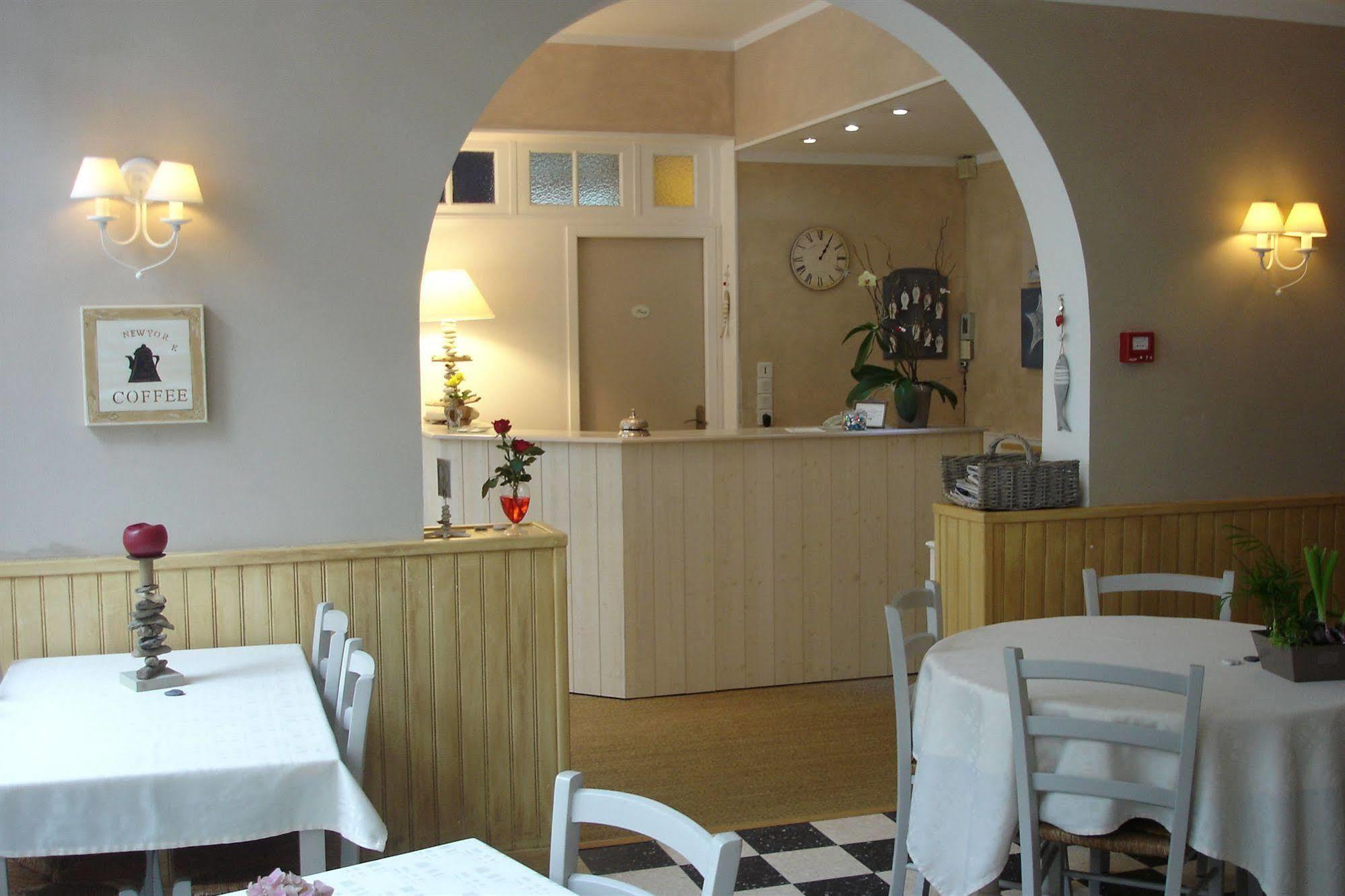 Hotel Des Falaises Villers-sur-Mer Exterior photo